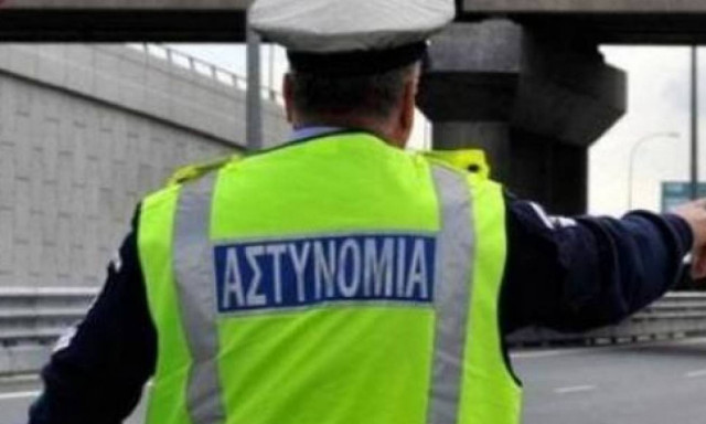 Σοκαριστικό Τροχαίο: Οδηγός έκανε αναστροφή στην Εθνική Οδό (ΣΚΛΗΡΟ ΒΙΝΤΕΟ)