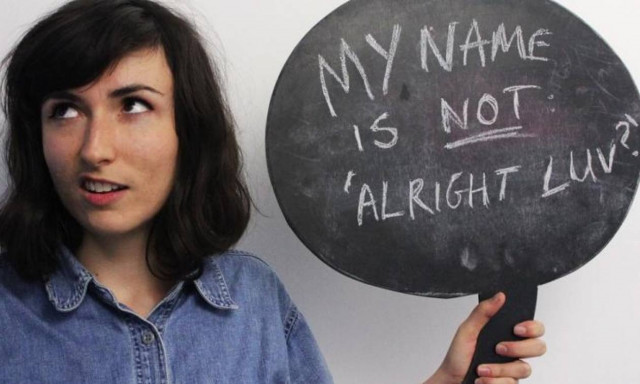 Το κοινωνικό πείραμα που σαρώνει: Πώς αισθάνεται μια γυναίκα όταν την παρενοχλούν στο δρόμο;