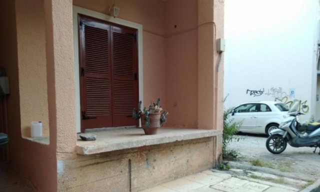 Σοκ στην Καλαμάτα: Δάσκαλος αυτοκτόνησε στο κέντρο της πόλης (video)