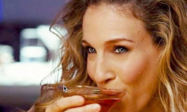 Δες πώς είναι να σε κερνά το είδωλό σου!