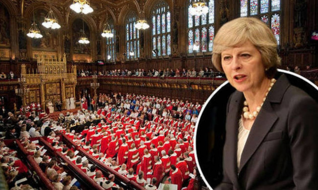 Brexit: Οδυνηρή ήττα για την Τερέζα Μέι στη Βουλή των Λόρδων