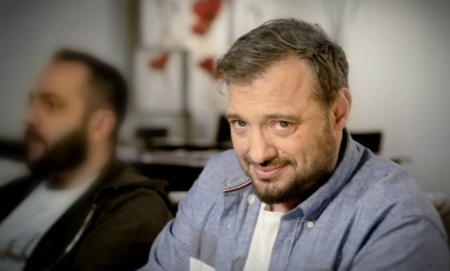 KMax.gr - Τα μαλλιά μας πίσω