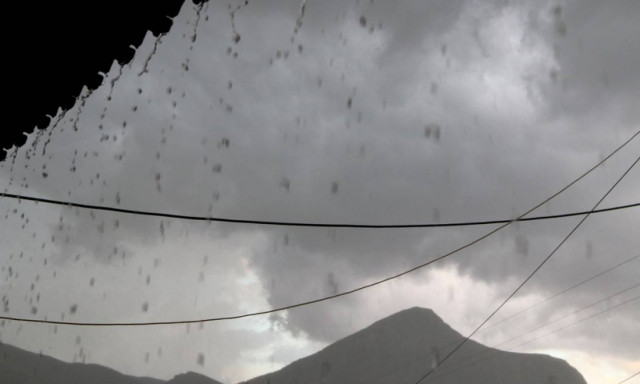 Καιρός τώρα: Με συννεφιά και ισχυρές καταιγίδες η Πέμπτη - Πού θα σημειωθούν τα φαινόμενα (pics)