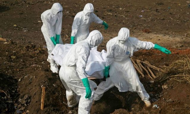 Τρόμος από την «επιστροφή» του Έμπολα: 17 νεκροί στο Κονγκό