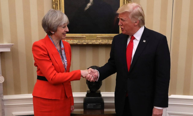 Έκτακτη τηλεφωνική επικοινωνία Τραμπ – Μέι