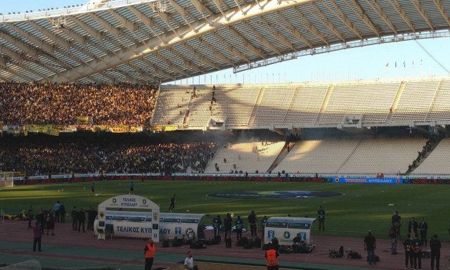 Τελικός Κυπέλλου 2018: «Ντου» οπαδών της ΑΕΚ - Χημικά και μέσα στο ΟΑΚΑ! (pics)