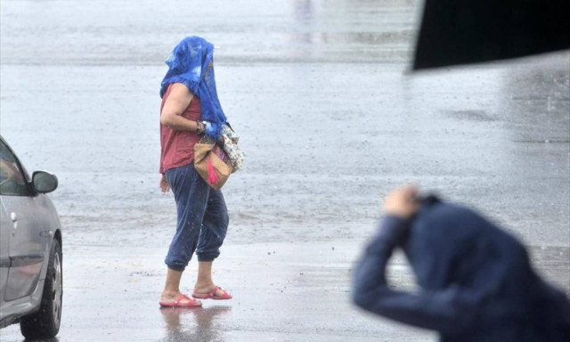 Καιρός: Επιμένουν οι βροχές και οι καταιγίδες το Σαββατοκύριακο - Δείτε πού θα βρέξει