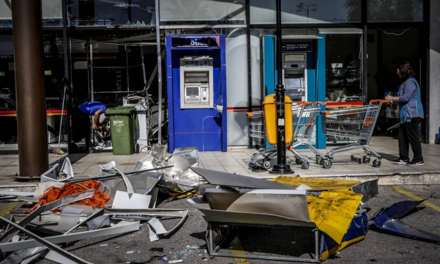 Συναγερμός στην Αστυνομία: Εκρήξεις σε ΑΤΜ στον Υμηττό και την Παλλήνη (vid)