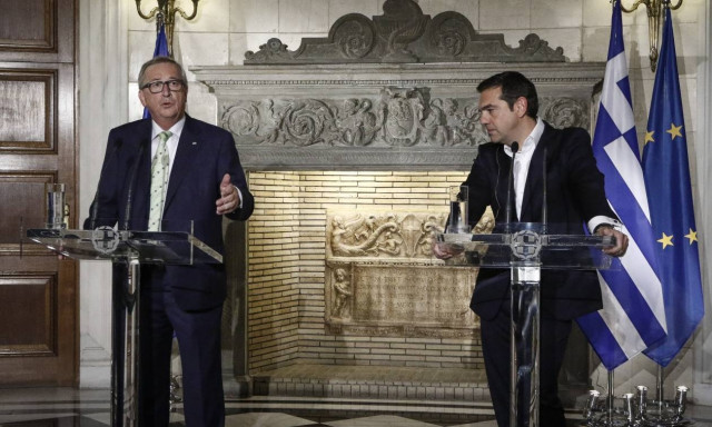 Νίπτει τας χείρας της η Κομισιόν για το Σκοπιανό: «Ας τα βρουν Ελλάδα και Σκόπια»