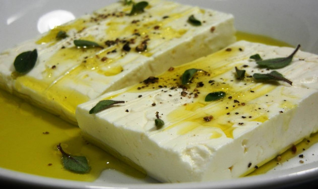 Ραγδαίες εξελίξεις: Χάνουμε τη φέτα - «Παίρνει κεφάλια» ο Αποστόλου