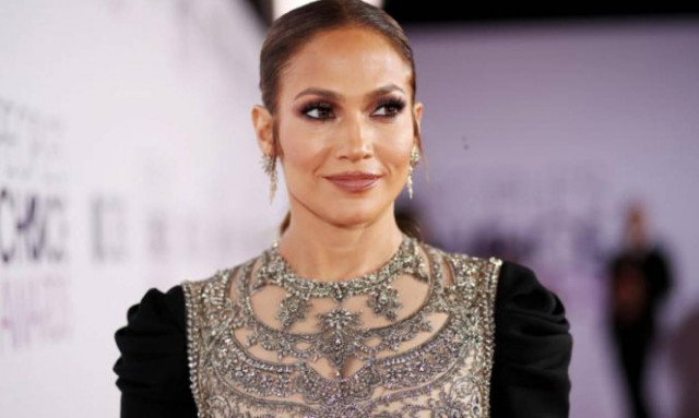 Jennifer Lopez: Δέκα φορές που τόλμησε να φωτογραφηθεί εντελώς αμακιγιάριστη