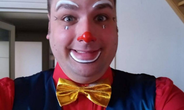 Φρίκη: Βραβευμένος κλόουν έσφαξε τη σύντροφό του μπροστά στα παιδιά της