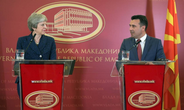 Στήριξη Μέι στις διαπραγματεύσεις Ελλάδας - Σκοπίων