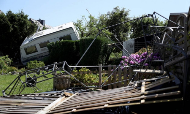 Ντίσελντορφ: Ανεμοστρόβιλος παρέσυρε τα πάντα στο πέρασμά του - Τουλάχιστον 3 τραυματίες (pics+vid)