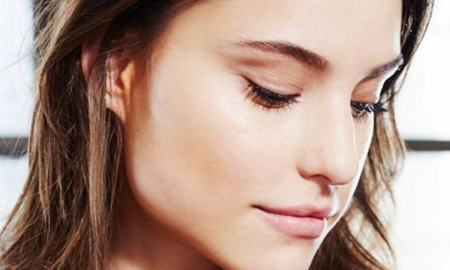 Ο πιο εύκολος τρόπος να τονίσεις τα ζυγωματικά σου