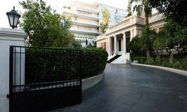 The government will not retreat from red lines on Skopje name issue, government sources say