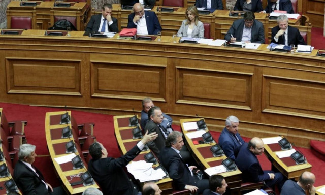 Υπόθεση Novartis: Απειλεί να αποχωρήσει η αντιπολίτευση από την Ολομέλεια της Βουλής