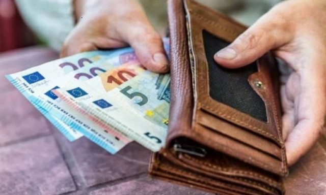 Συντάξεις στη… λαιμητόμο: Μειώσεις - «φωτιά» έως και 18% το 2019