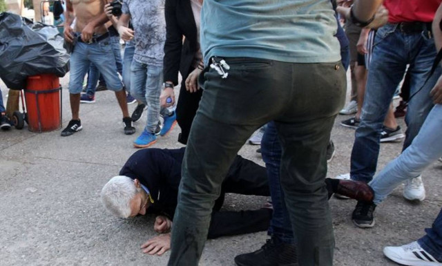 Θεσσαλονίκη: Άγρια επίθεση και ξύλο στον Γιάννη Μπουτάρη (vids+pics)