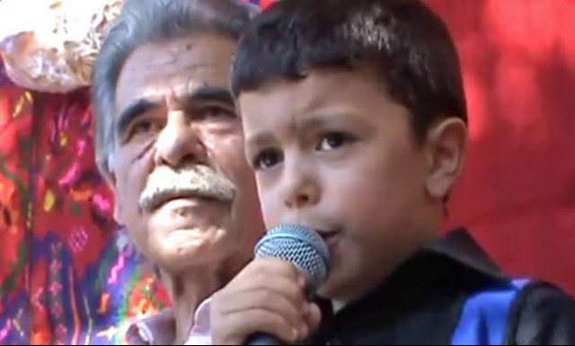 Όλα τα Ανώγεια καμάρωσαν τον μικρό Βασίλη Σκουλά να τραγουδά «Ήθελα να Ήμουν Άρωμα» (vid)