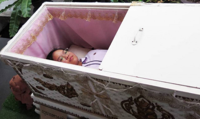 Η καφετέρια του Θανάτου: Ελάτε για καφέ και ένα φέρετρο