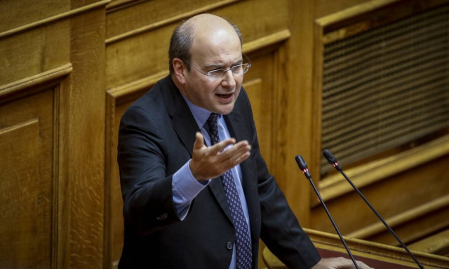 Χατζηδάκης: «Αυτοί που με χτύπησαν στο Σύνταγμα ήταν στελέχη της ΝΔ;»