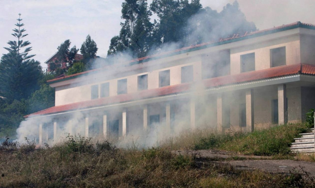 Τραγωδία στην Ισπανία: Τουλάχιστον ένας νεκρός από έκρηξη σε αποθήκη πυροτεχνημάτων (pics+vids)