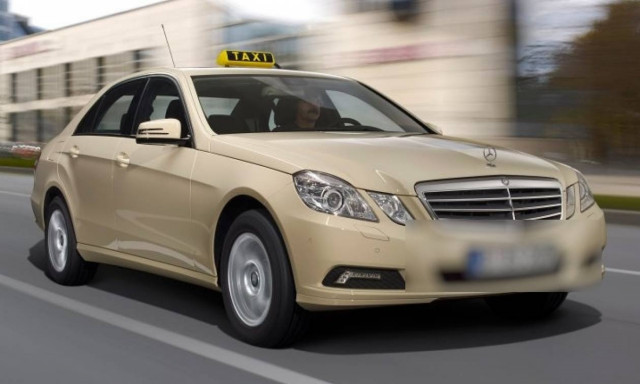 Πασίγνωστη Ελληνίδα τραγουδίστρια πλήρωσε σε ταξί 1022,30 ευρώ!