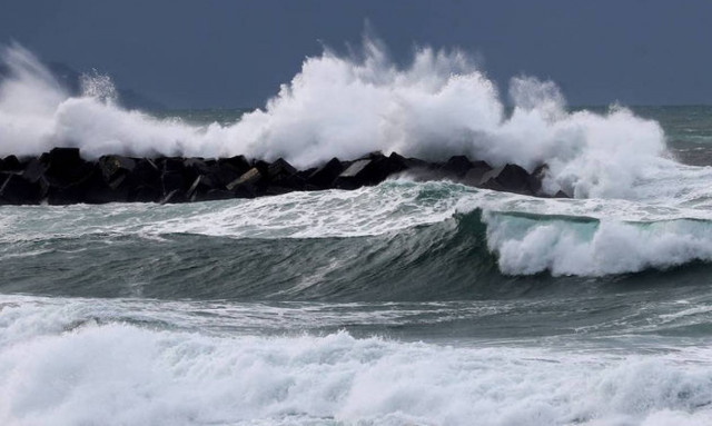 Γιγάντιο κύμα στη Νέα Ζηλανδία σπάει όλα τα ρεκόρ