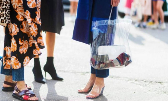 Διάφανη τσάντα: Η νέα εμμονή των IT girls και πώς να την υιοθετήσεις
