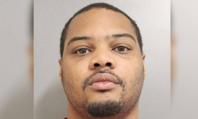 ΣΟΚ: Καθηγητής έκανε σεξ με παρθένα μαθήτριά του και της μετέδωσε επικίνδυνο σεξουαλικό νόσημα