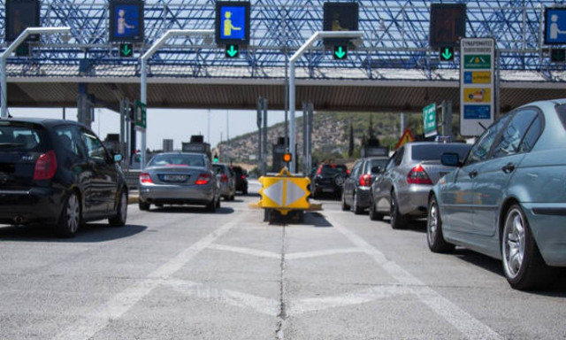 ΕΛ.ΑΣ.: Συμβουλές με... GIF και χιούμορ για το τριήμερο του Αγίου Πνεύματος