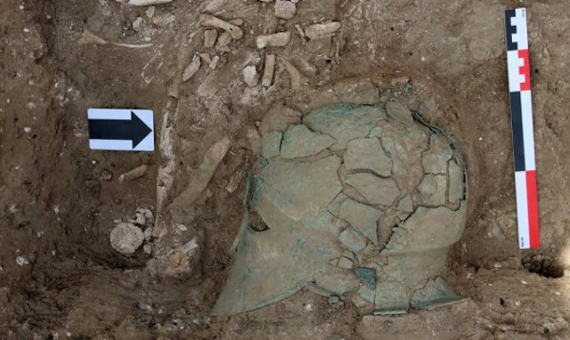 Αρχαία κορινθιακή περικεφαλαία εντοπίστηκε σε ανασκαφές στη Ρωσία (pics)