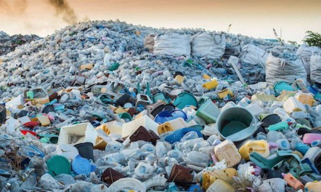 Πλαστικά τέλος: Ξεχάστε καλαμάκια, μαχαιροπήρουνα, πιάτα, μπατονέτες και μπουκάλια μιας χρήσης!