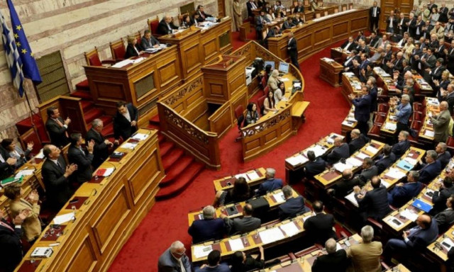 Ποιοι βουλευτές πήγαν με «μαγιώ» στη Βουλή;