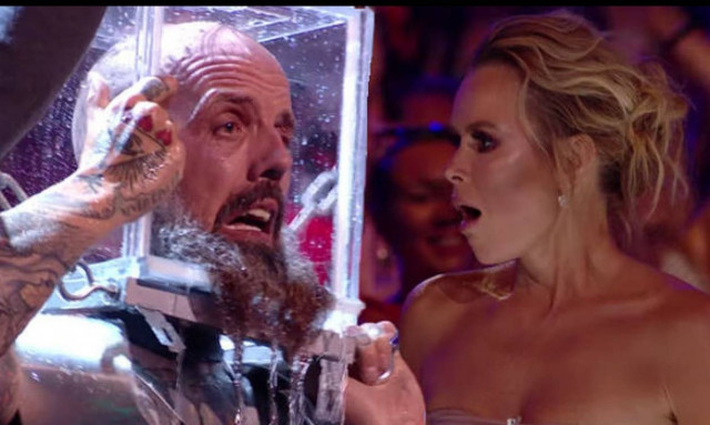 ΣΟΚ στο «Βρετανία Έχεις Ταλέντο»: Παραλίγο να πνιγεί πάνω στη σκηνή (vid)