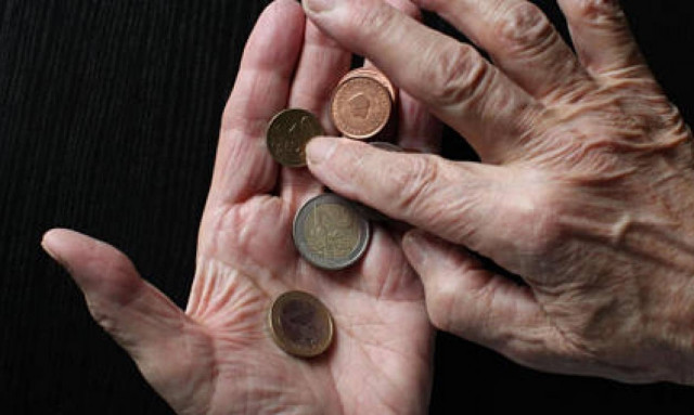 Επικουρικές: Με ρυθμό χελώνας εκδίδονται οι νέες συντάξεις