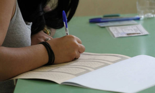 Πανελλήνιες - Πανελλαδικές 2018: Έρχεται μαζική πτώση στις βάσεις εισαγωγής