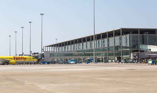 Τραγικός θάνατος τουρίστα: Άνοιξε την πόρτα του αεροπλάνου και έπεσε στο κενό