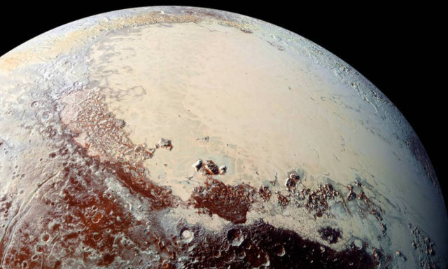 Τι ανακάλυψαν οι επιστήμονες στην επιφάνεια του Πλούτωνα