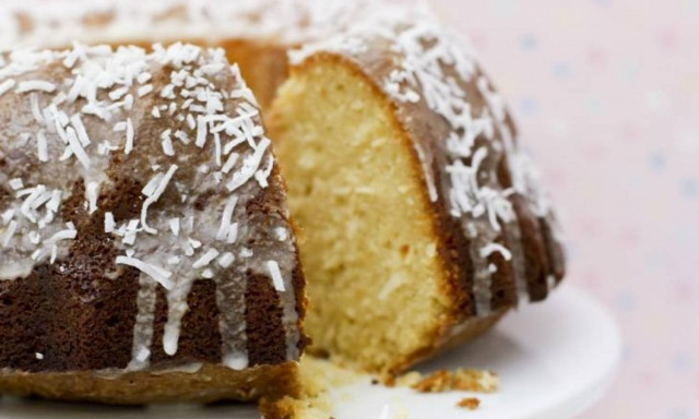 Cake καρύδας μόνο με 170 θερμίδες το κομμάτι