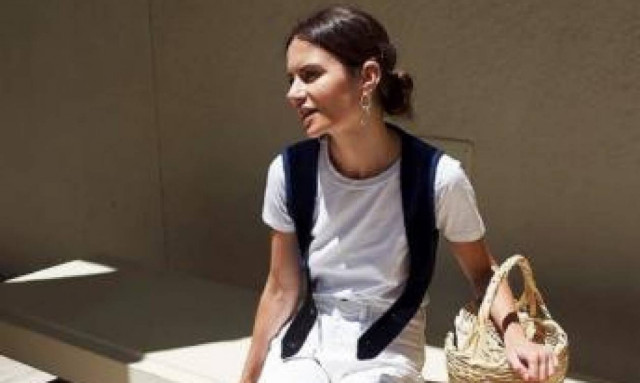 Trend alert: Η επιστροφή του λευκού τζιν στο καλοκαιρινό street style