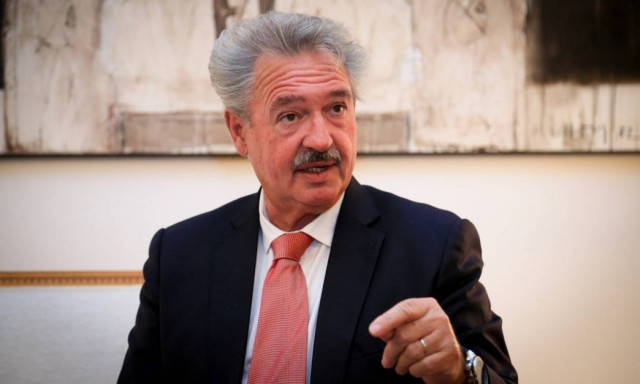 Αυστρία: Δεν είναι δυνατόν να αφήνουμε Ελλάδα και Ιταλία να τα βγάζουν πέρα μόνες τους