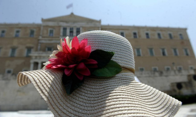 Καιρός: «Μίνι» καύσωνας θα «χτυπήσει» τη χώρα – Σε ποιες περιοχές ο υδράργυρος θα φτάσει 35 βαθμούς