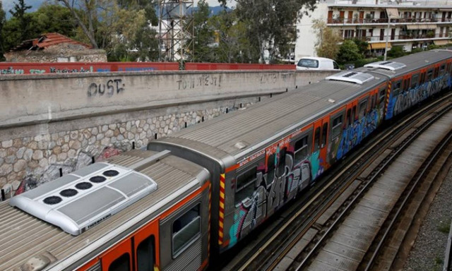 Έπεσε δέντρο στις γραμμές του Ηλεκτρικού - Διακοπή δρομολογίων