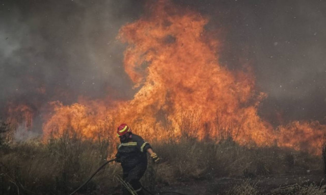 Φωτιά ΤΩΡΑ στο Άγιον Όρος