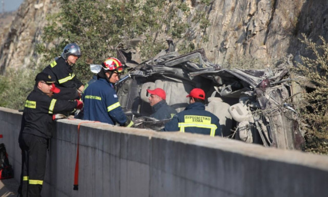 Six dead, 10 injured after van full of migrants comes off road; three children killed