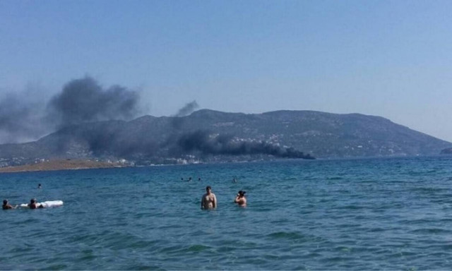 Θρίλερ στο Πόρτο Ράφτη: Πυρκαγιά σε σκάφος με 4 επιβαίνοντες