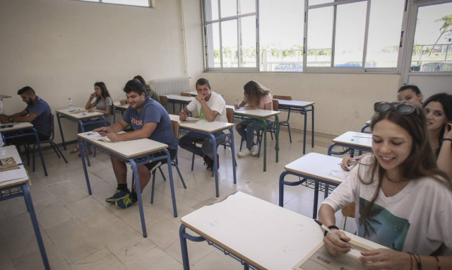 Πανελλήνιες 2018: Τα θέματα και οι απαντήσεις σε Αρχαία και Μαθηματικά