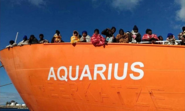 Τέλος στο «θρίλερ» με τους εκατοντάδες μετανάστες που καμία ευρωπαϊκή χώρα δεν ήθελε να δεχτεί